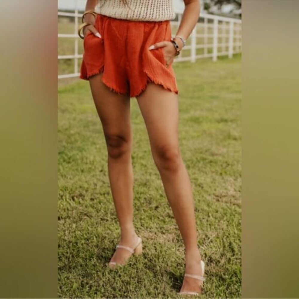 NWT Blank NYC Women’s High Rise Elastic Waist Raw Hem ShortsBurnt Orange - Large